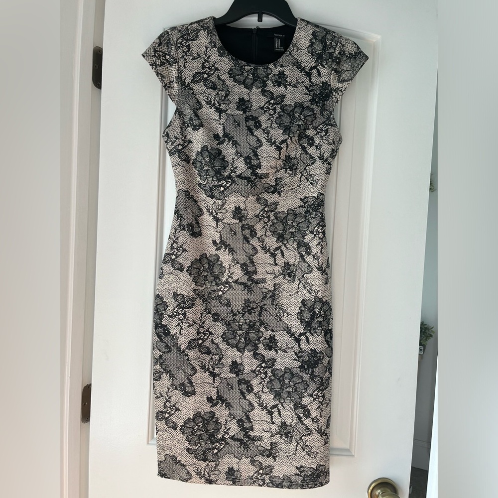 Forever 21 Black Floral Dress Size Medium
